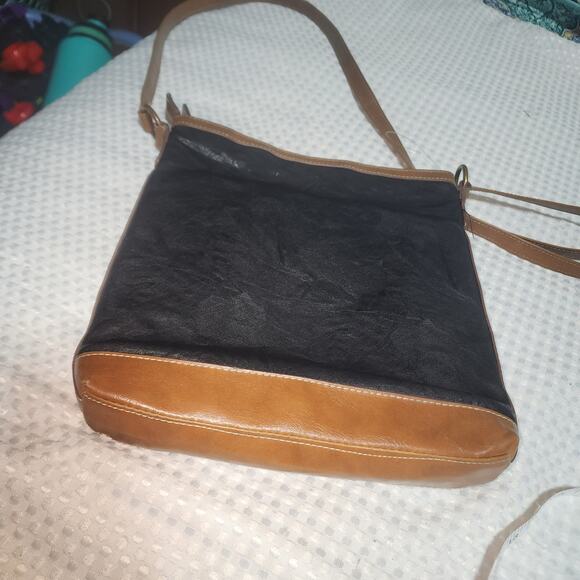 SAG HARBOR GUC FAUX LEATHER CROSSBODY BAG - Picture 8 of 12